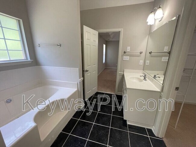 Building Photo - 5780 Carriage Hills Dr