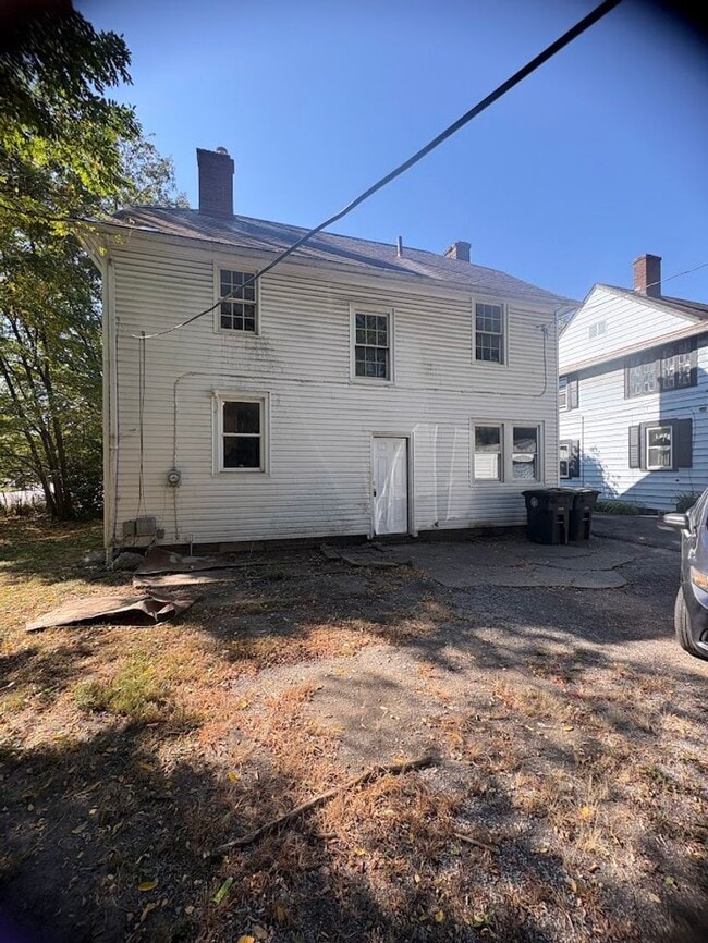 Building Photo - Three bedroom two bathroom home for rent