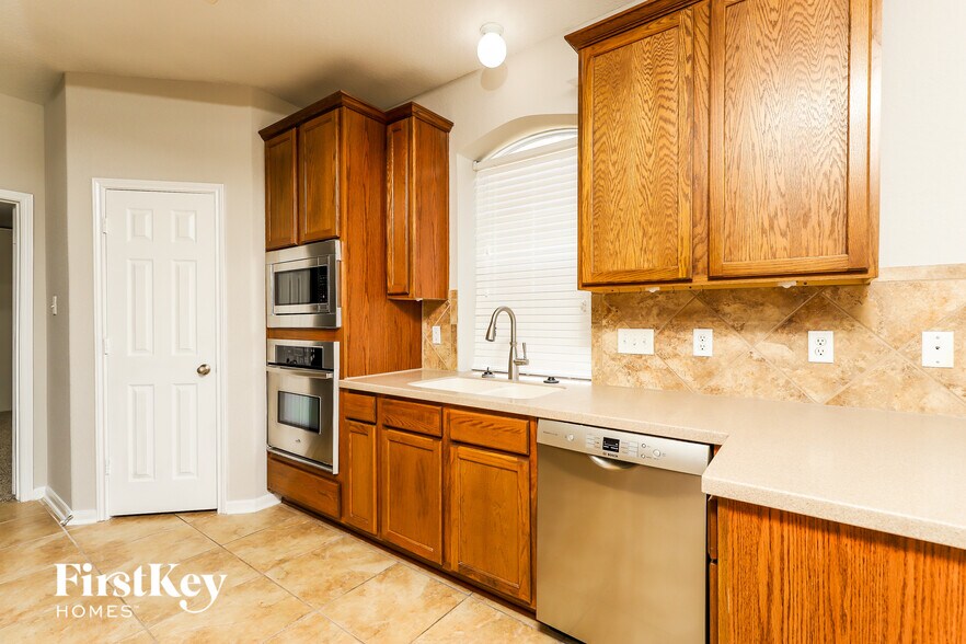 Building Photo - 2225 Crary Meadow
