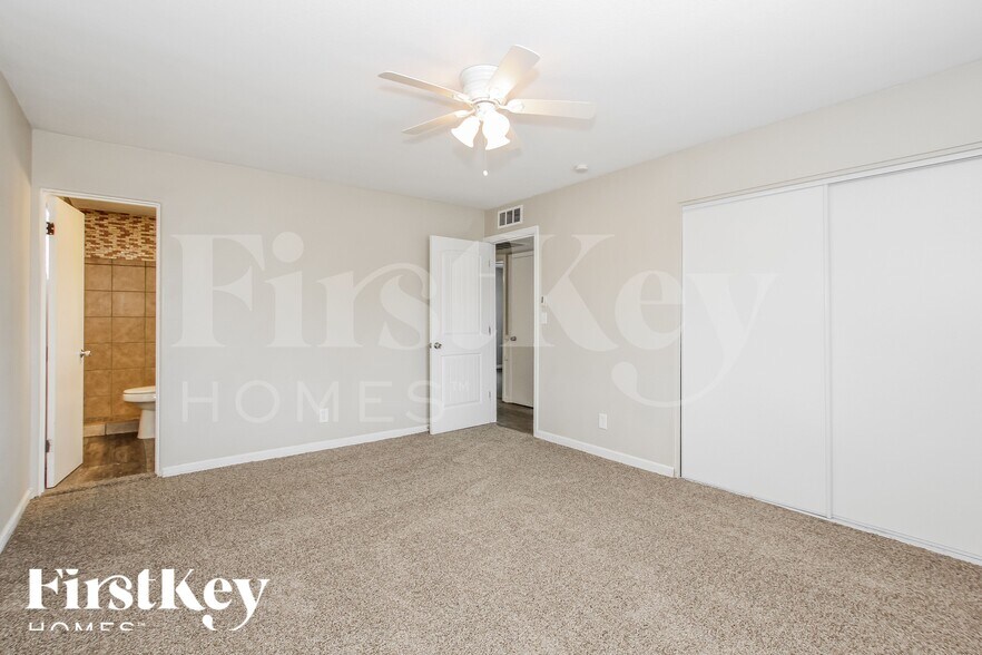 Building Photo - 2307 E Everett Dr