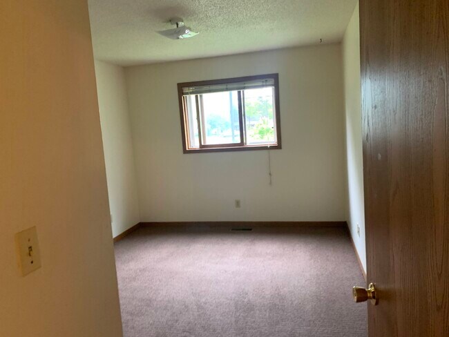 Building Photo - 722 Menomonie St