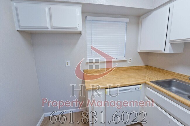 Building Photo - SW  gated community- condo 1bed-1.bath