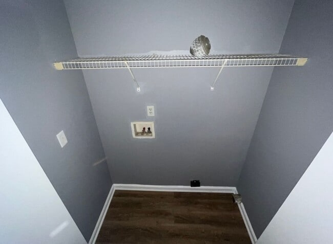 Building Photo - A Classic Act