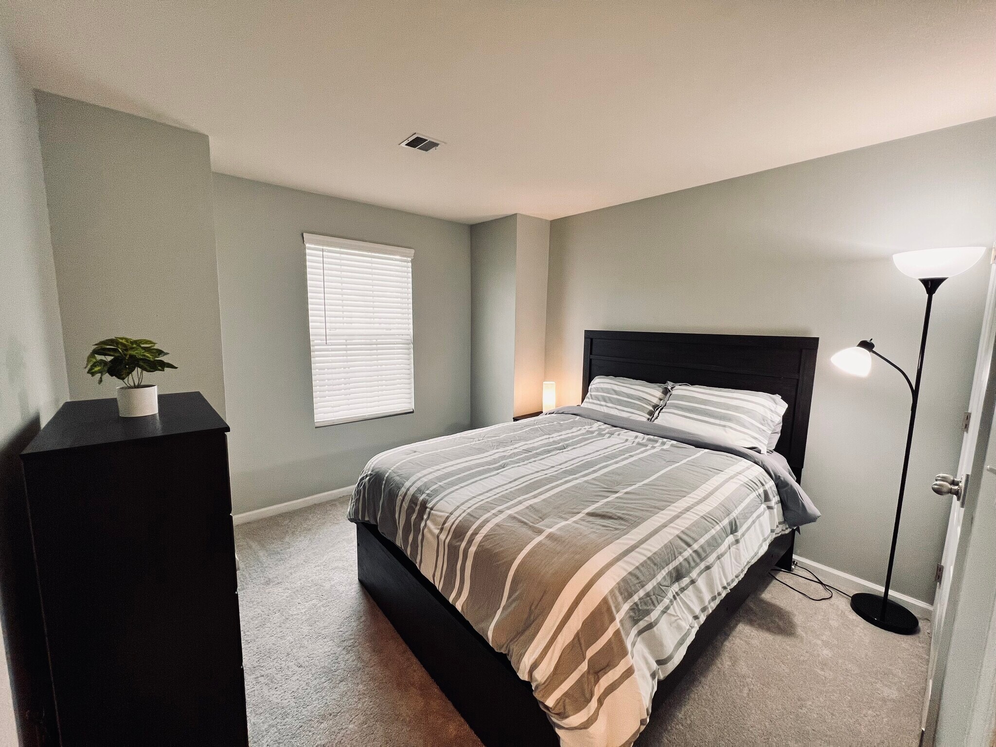 Furnished bedroom #2 with Queen size bed - 4148 Strawbridge Ct