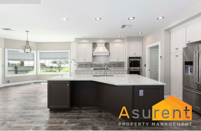 Building Photo - Peaceful Country Living- 3 Bedroom- 3 Full Bathroom Home in Rogue River