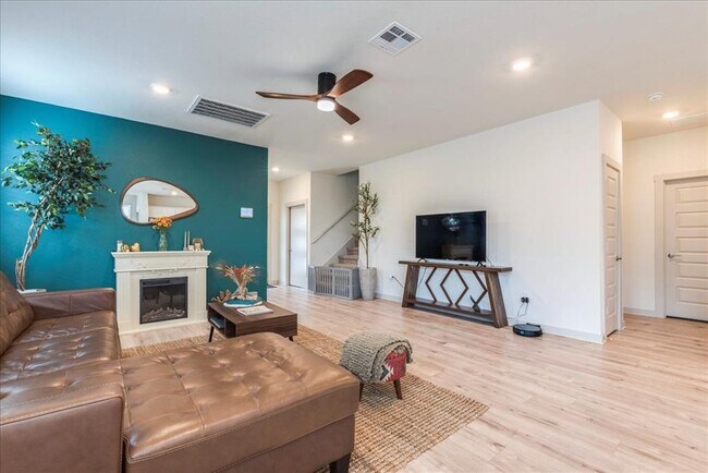 Building Photo - 125 Cupreata Ln