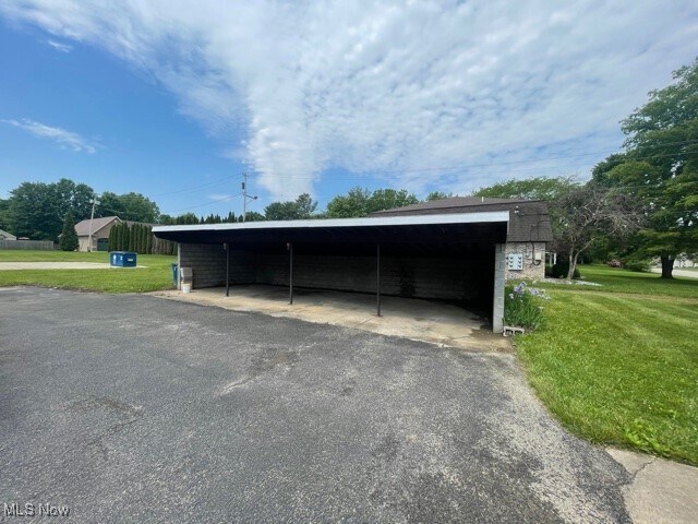 Building Photo - 402 Caroline Ave