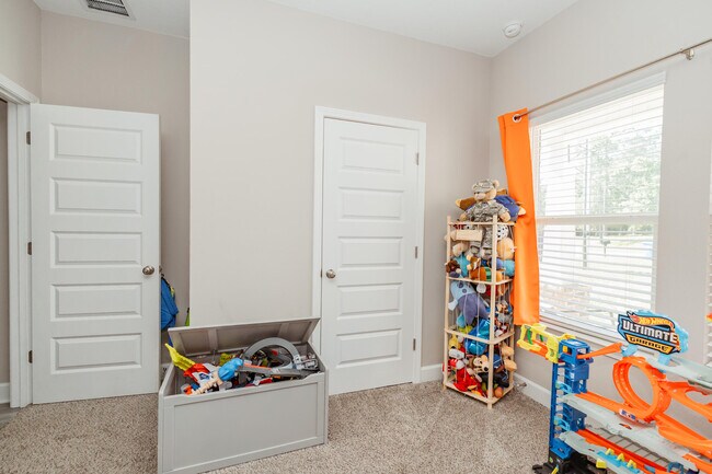Building Photo - 1512 Long Needle Ct