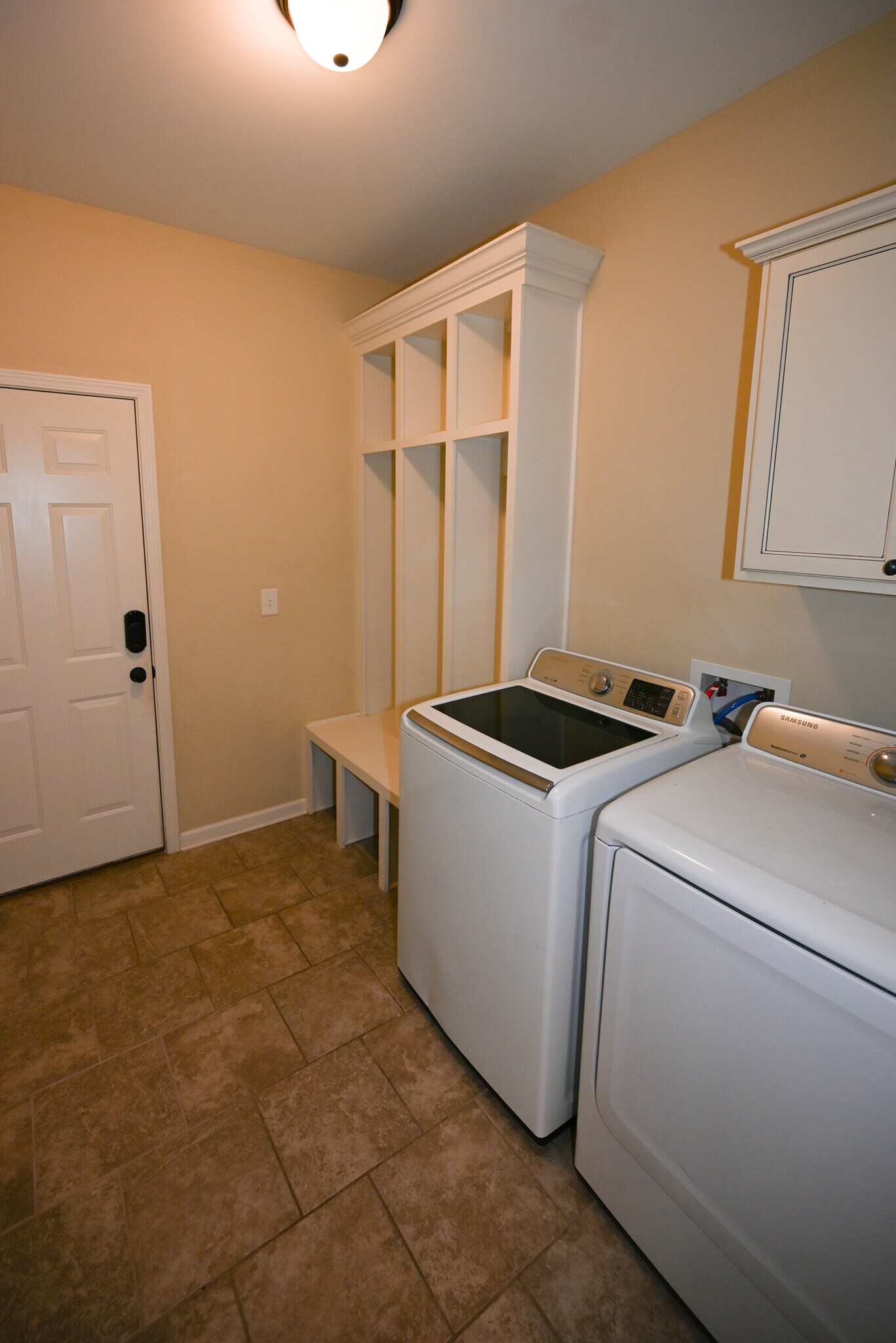 Building Photo - 2050 Covey Dr