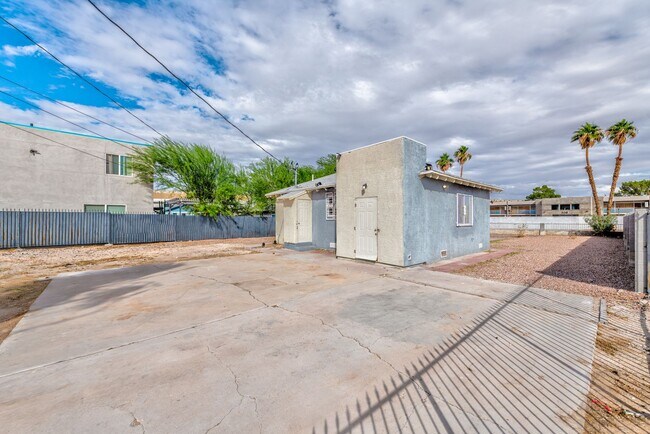 Building Photo - 339 N 10th St