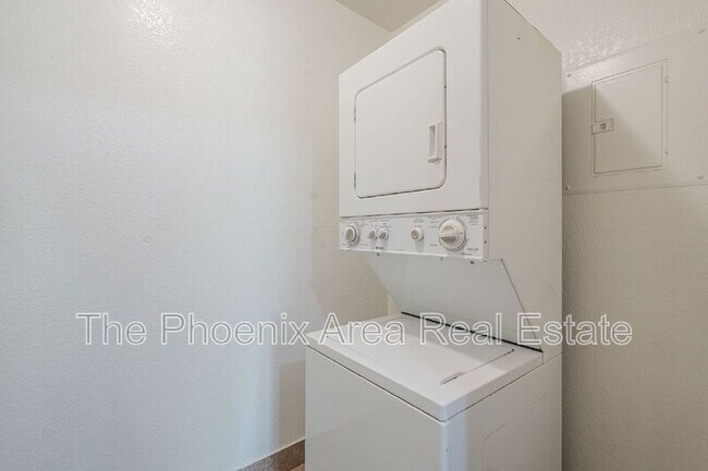 Building Photo - 16657 E Gunsight Dr