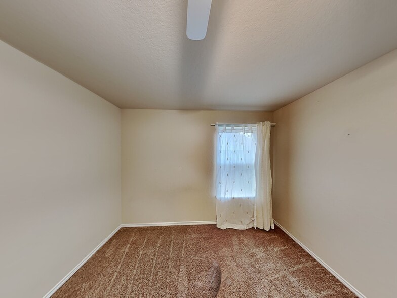 Building Photo - 721 Brown Thrasher