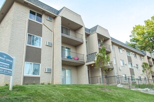 Building Photo - 2715 Riverside Dr