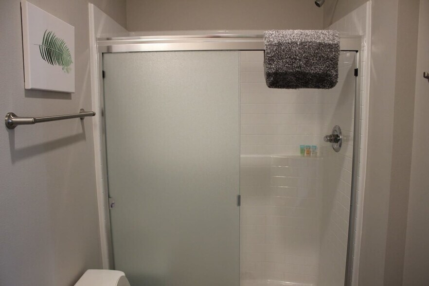 Building Photo - 4415 Lincoln Way