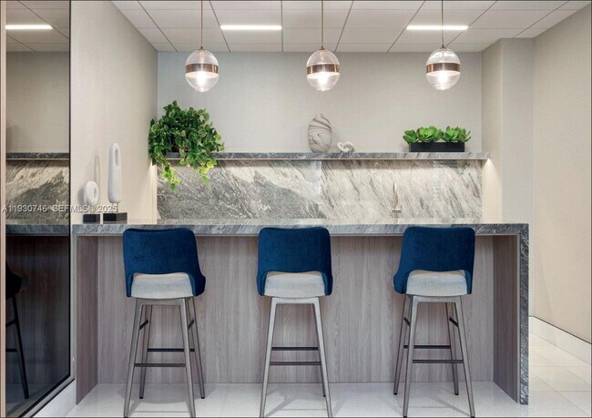 Building Photo - 888 Brickell Key Dr