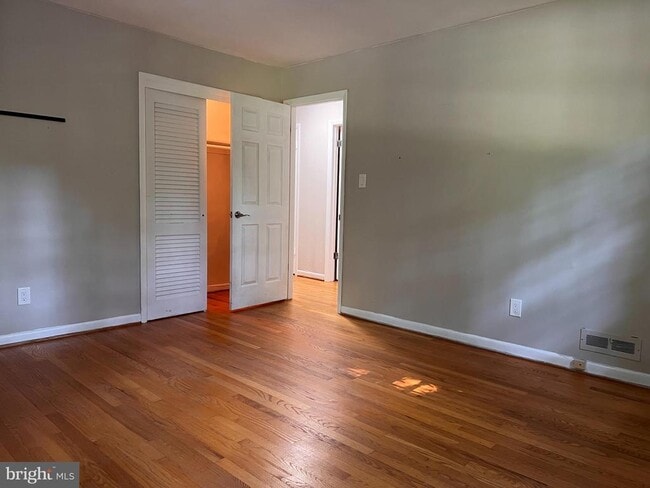 Building Photo - 9104 Hamilton Dr