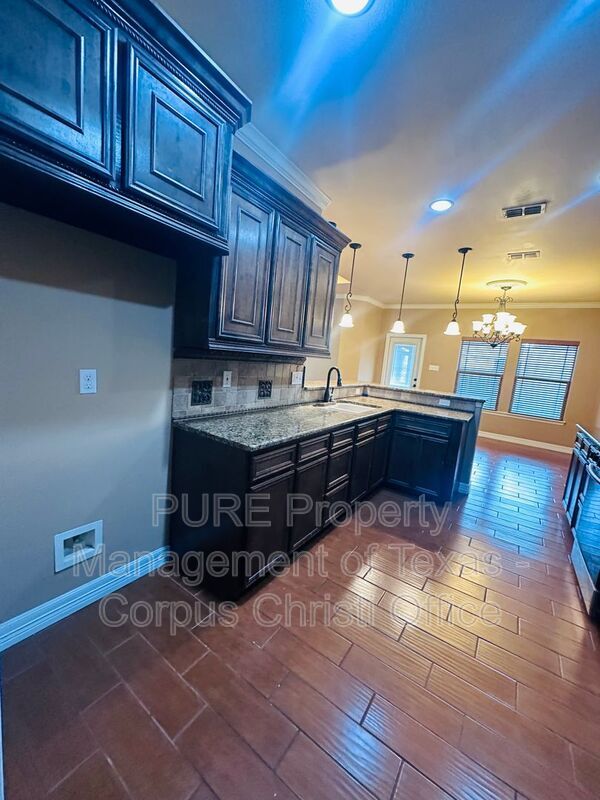 Building Photo - 6902 Anastasia Dr