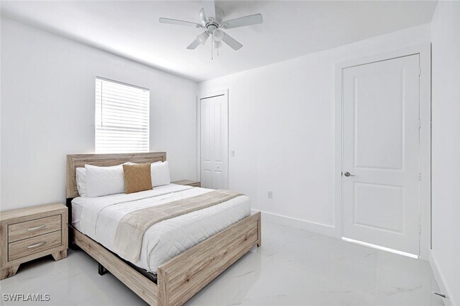 Building Photo - 502 SW 25th Pl