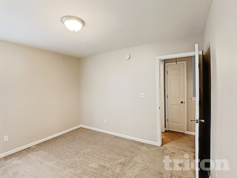 Building Photo - 116 Haywood Ln