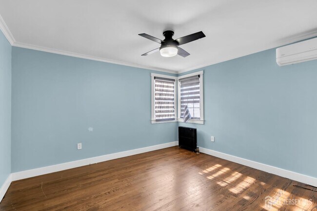 Building Photo - 20 Burnet St