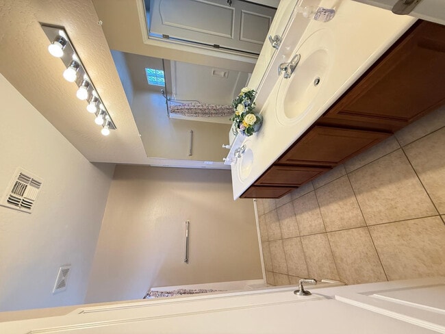 Building Photo - 1928 W Spur Dr