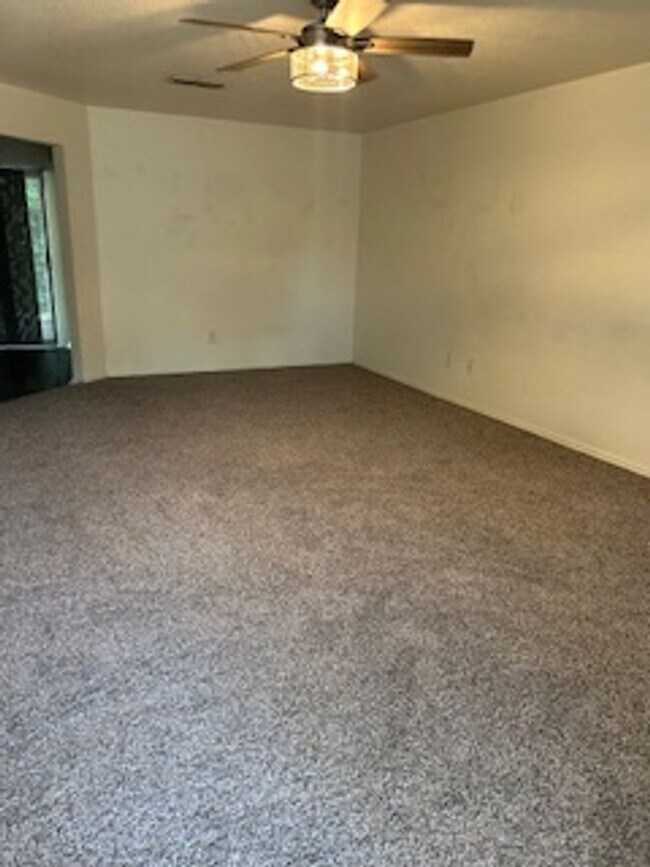 Building Photo - 2305 Upland Bend Dr