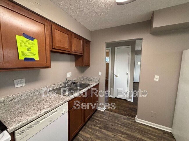 Building Photo - 2225 Deering Ave