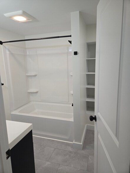 Building Photo - 20 Poirier Pl