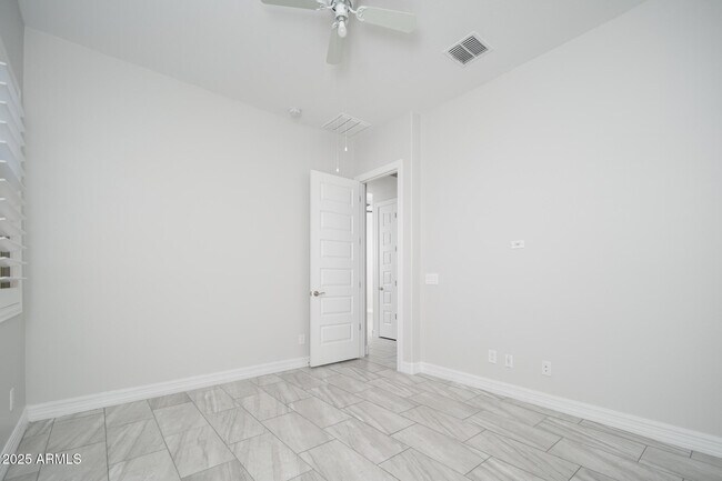 Building Photo - 9752 W Rowel Rd