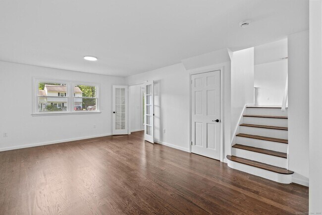 Building Photo - 36 Fuller Dr