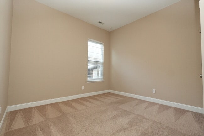 Building Photo - Spacious 5-Bedroom Home in Mooresville with Open Floor Plan & Loft!