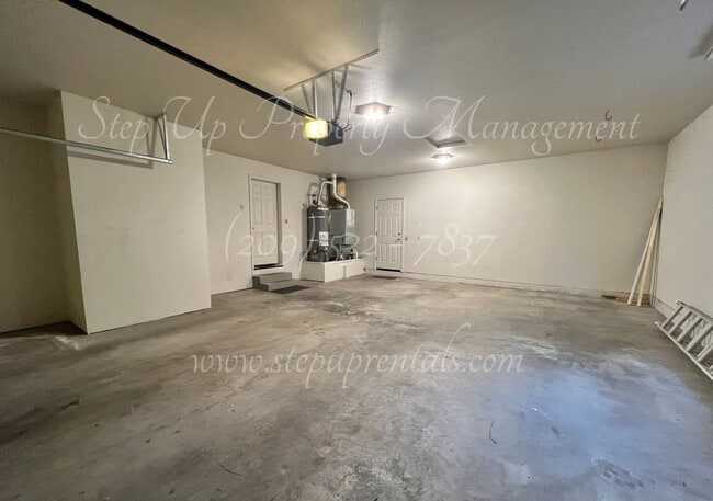 Building Photo - Cozy and Charming 3 Bedroom 2 Bathroom in ...