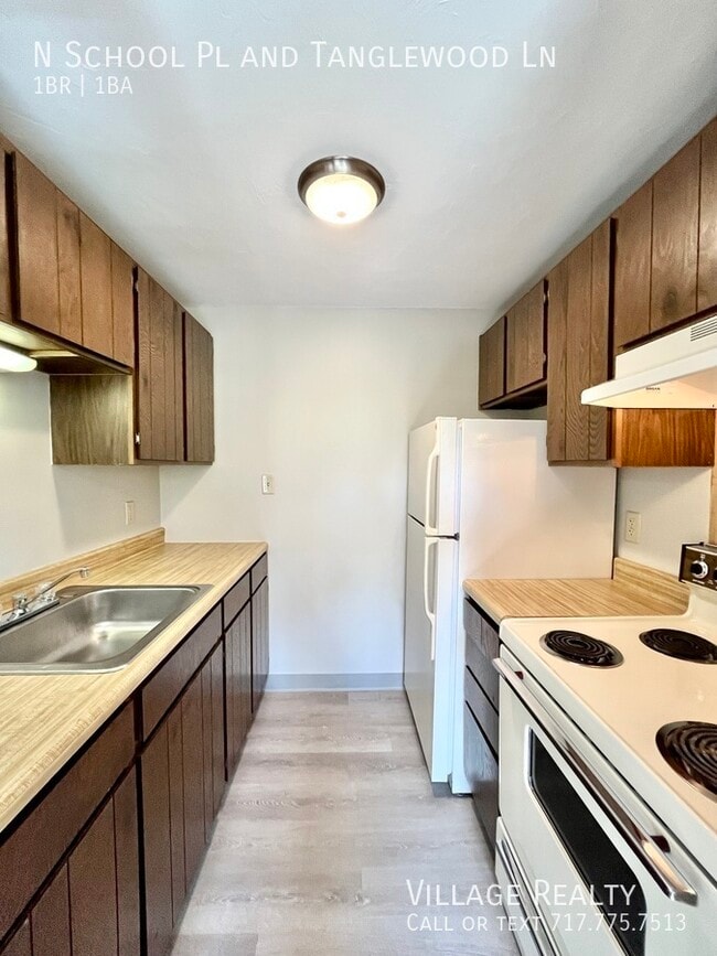 Building Photo - 335 N School Pl