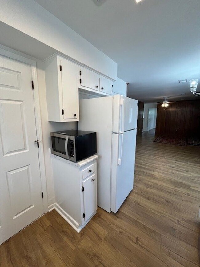 Building Photo - Recently updated 3 bedroom 2 bath home in King Grants