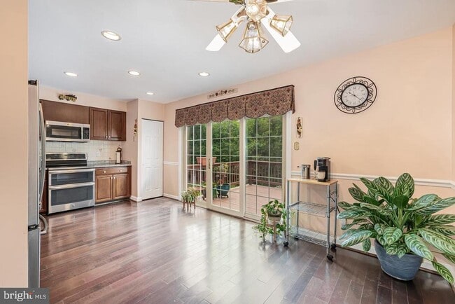 Building Photo - 3954 Forest Valley Rd