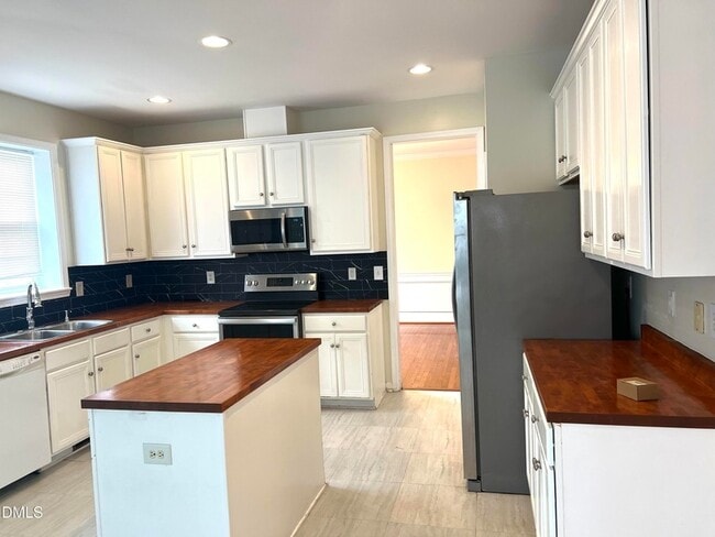 Building Photo - 1020 Delta River Way