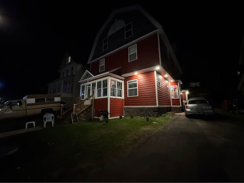 Building Photo - 911 College Ave