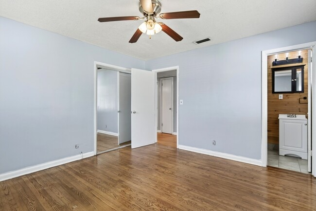 Building Photo - 6635 Blackwood Dr