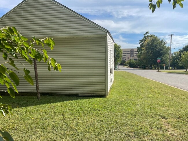 Building Photo - 408 Grove - Grv