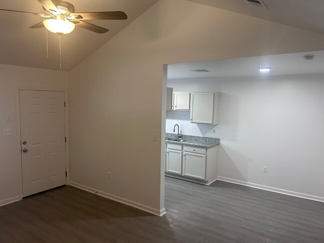 Building Photo - 50037 Kevin Dr