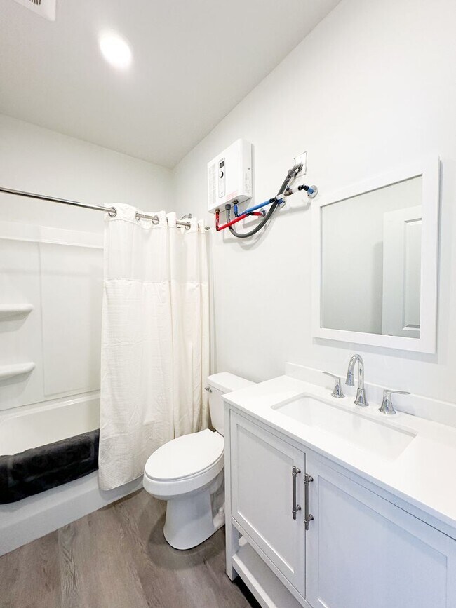 Building Photo - Furnished Residence