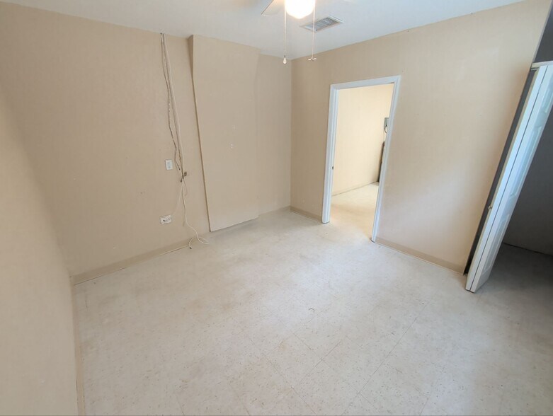 Building Photo - 3260 S Michigan Blvd