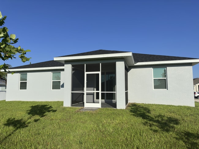 Building Photo - NW Cape Coral Home 4 Bedroom/ 2 Bath/ 3 Ca...