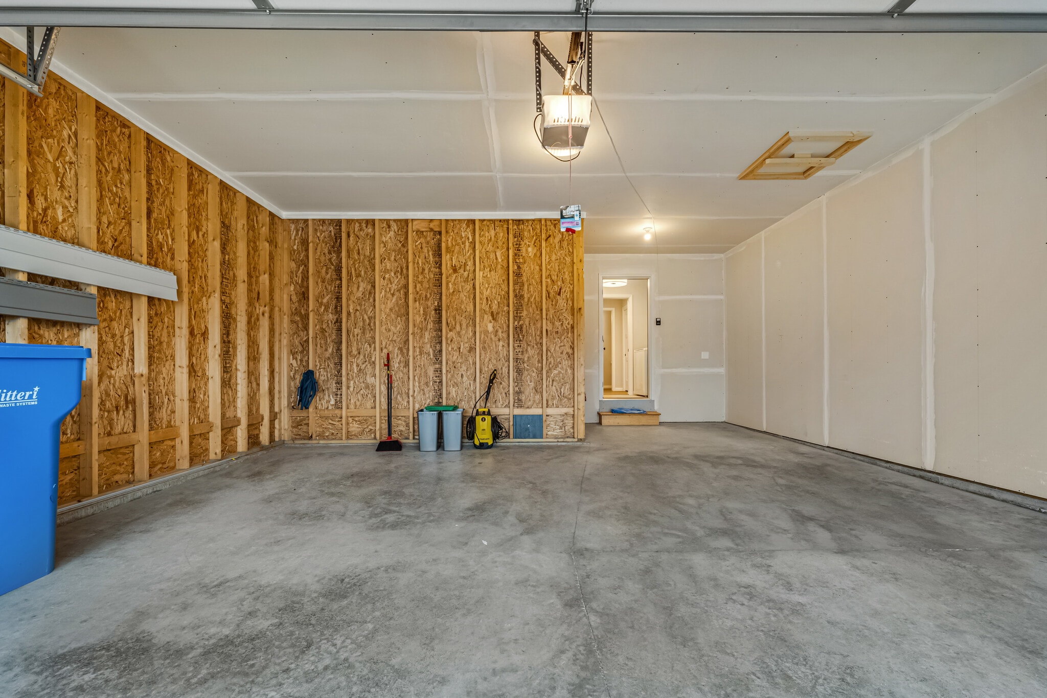 Building Photo - 1638 Happy Trails Rd