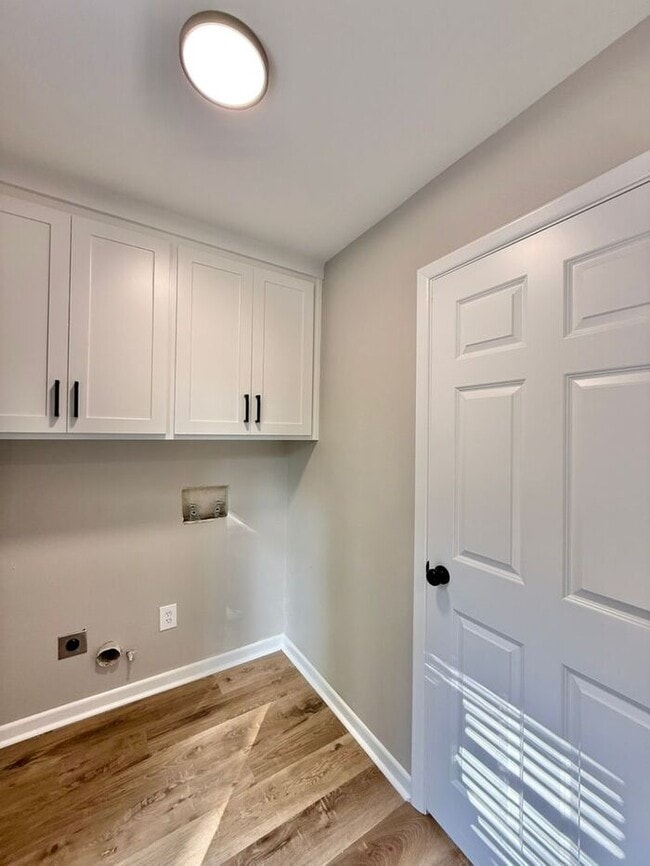 Building Photo - Newly Renovated Duplex for Rent!