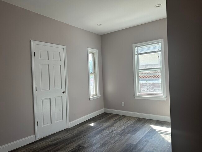 Building Photo - 205 Bussey St