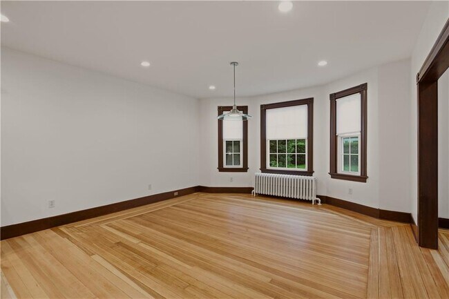 Building Photo - 82 Van Zandt Ave