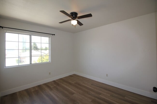 Building Photo - 9405 Salinger St