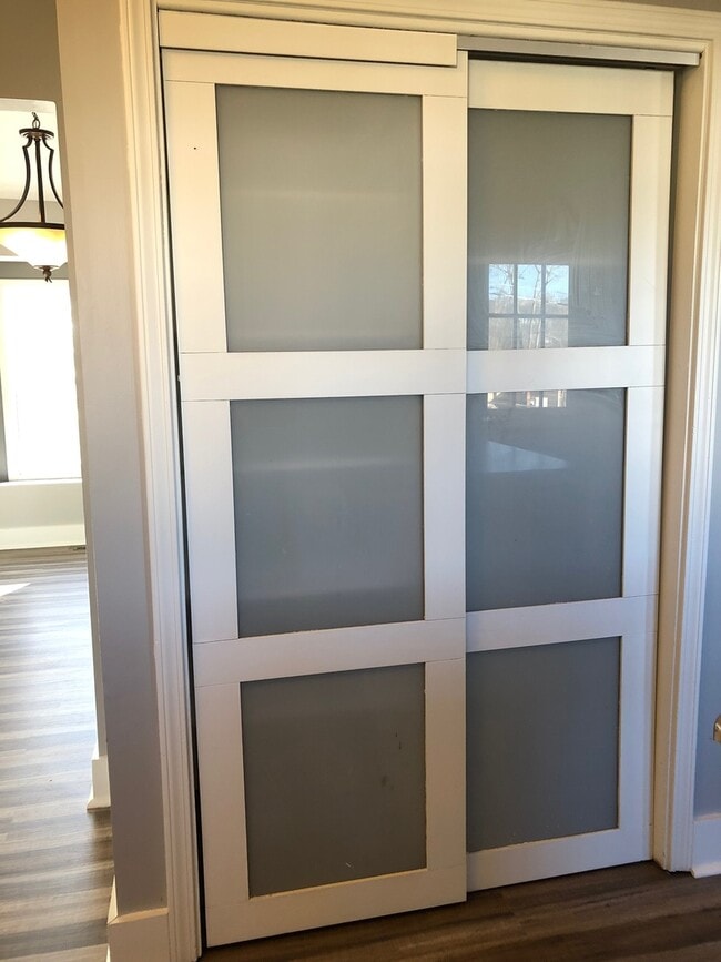 Building Photo - Beautiful  4 bedroom Remodeled Home in Ravenwood  Springfield MO