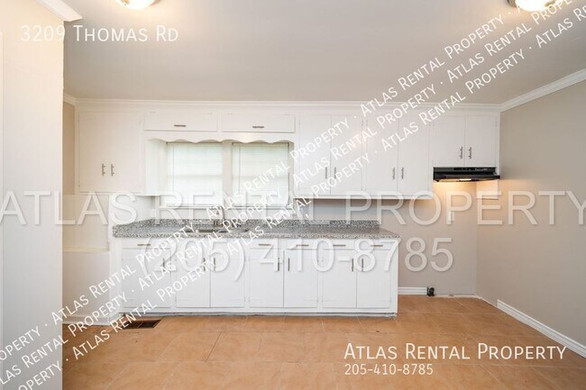 Building Photo - 3209 Thomas Rd